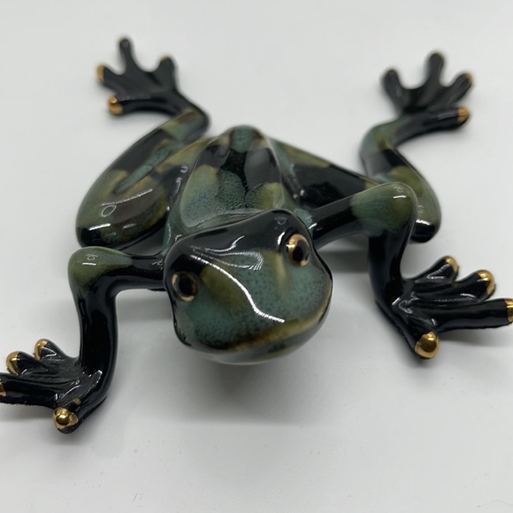 Golden Pond Collection by GREEN TREE Frog - Picture 2 of 9